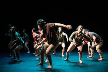 atelier danse plusieurs danseurs sur scène
