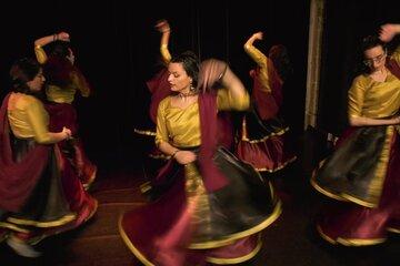 Let's Bolly Dance ! danseuses bollywood, 4 femmes dansent